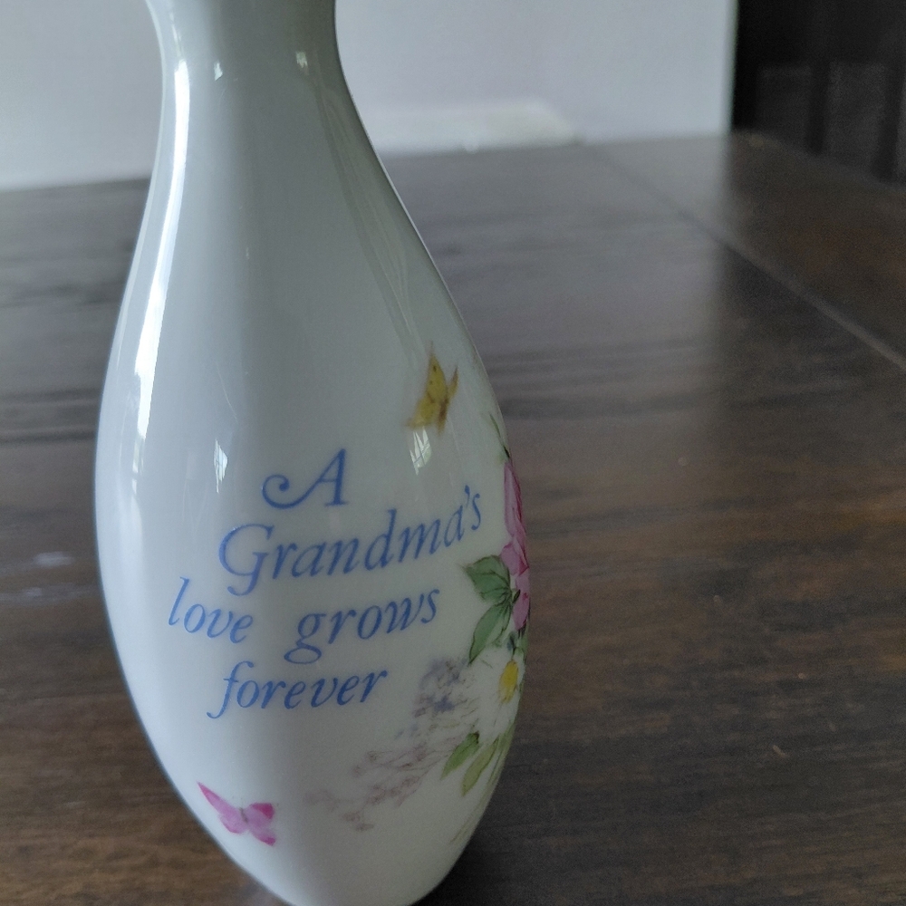 🛼Floral Gramma White Vase with Pink Accents - Picture 2 of 5
